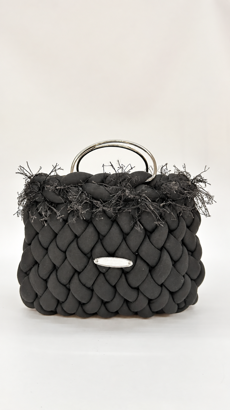 MINI BAG NERA CON FILI SFRANGIATI