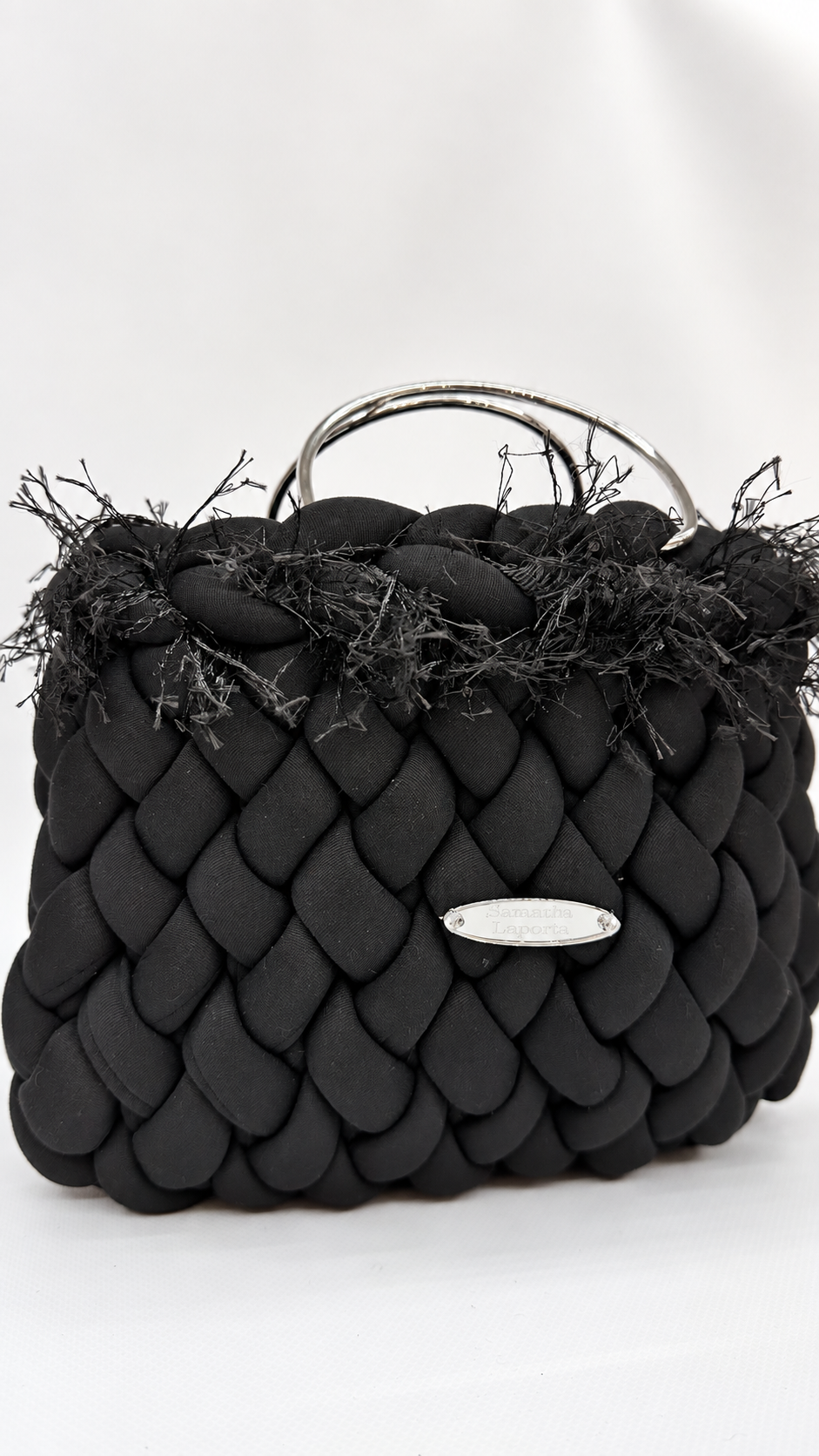 MINI BAG NERA CON FILI SFRANGIATI