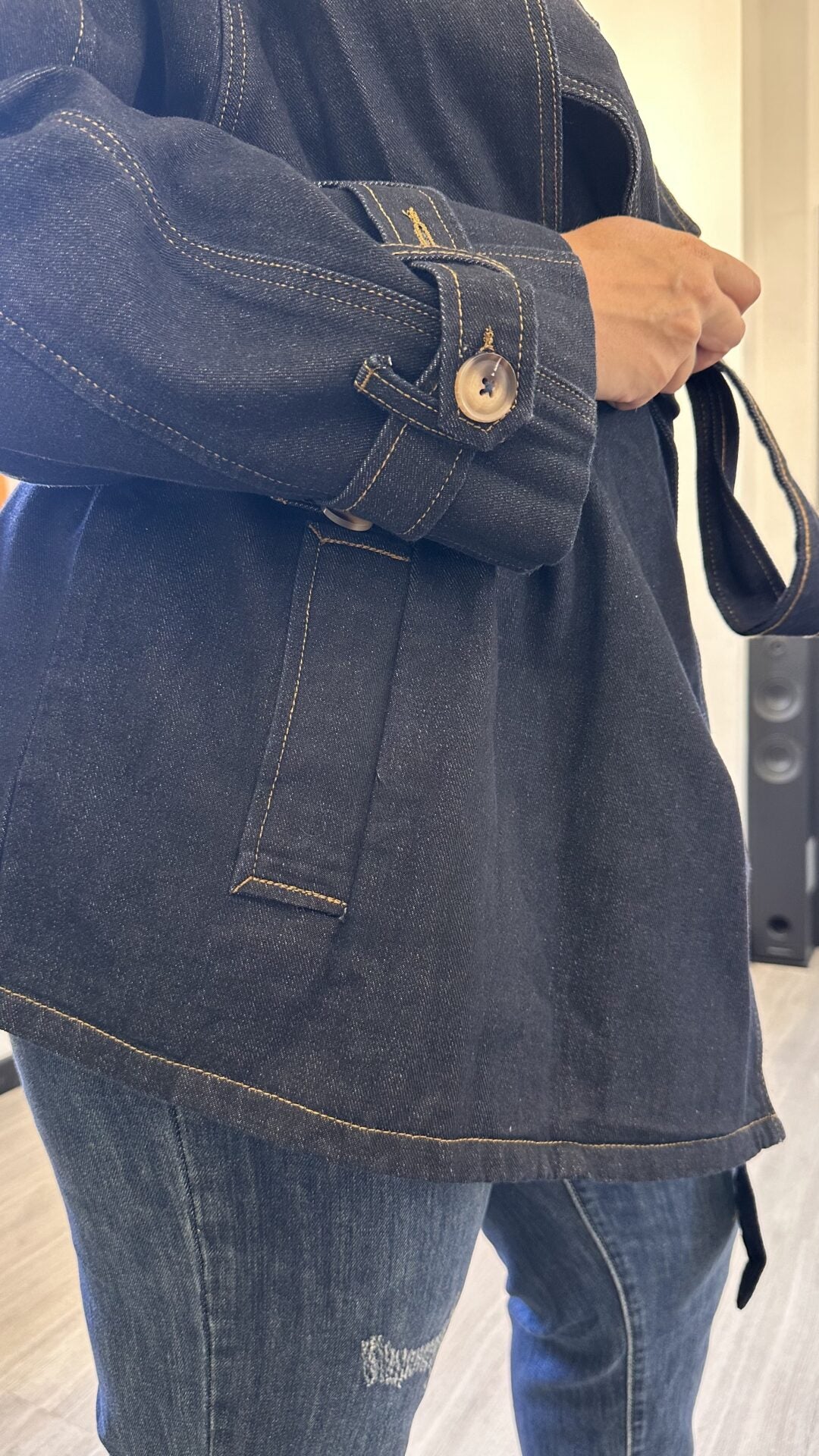 GIACCA IN JEANS SCURO CON CINTURA