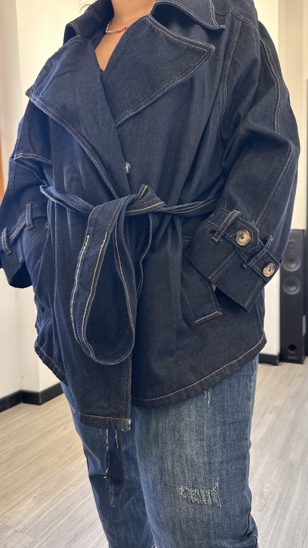 GIACCA IN JEANS SCURO CON CINTURA