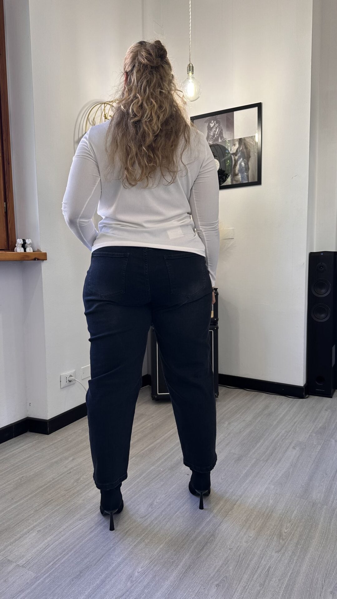 MAGLIETTA CON FIOCCO BIANCA