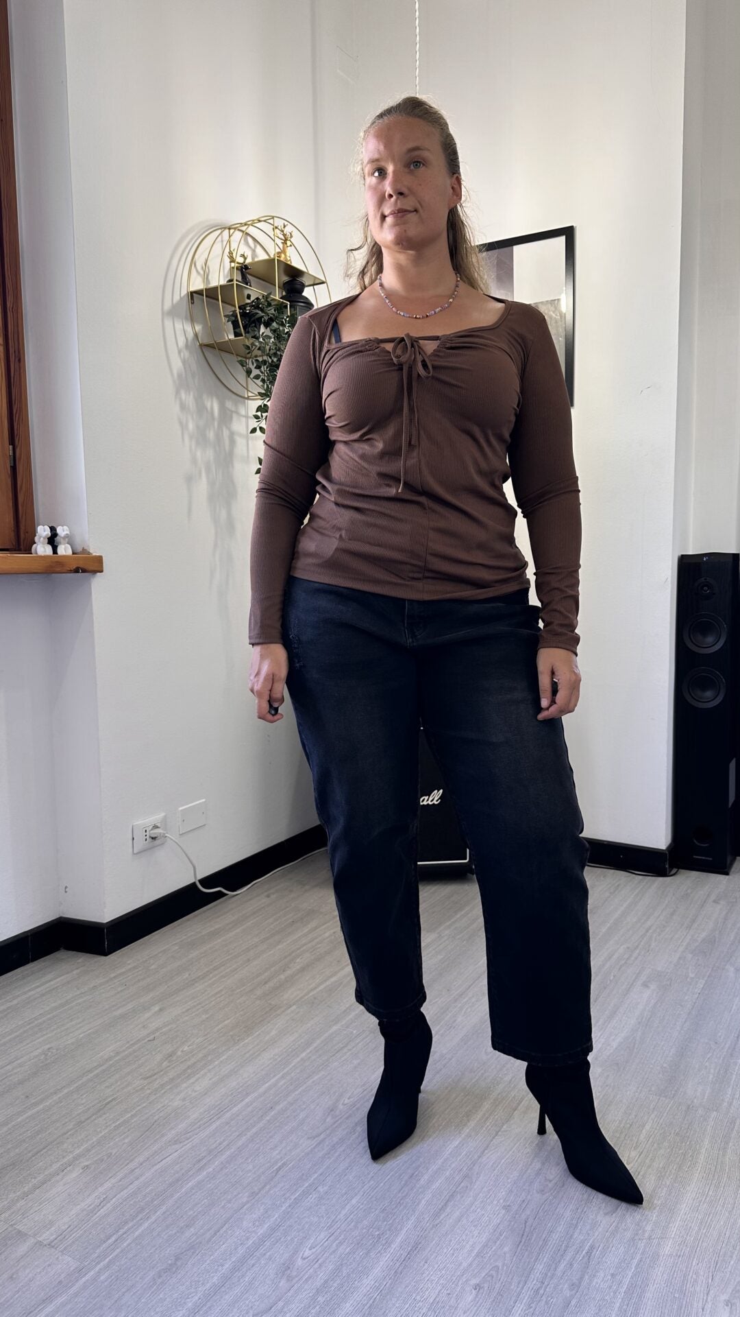 MAGLIETTA CON FIOCCO MARRONE
