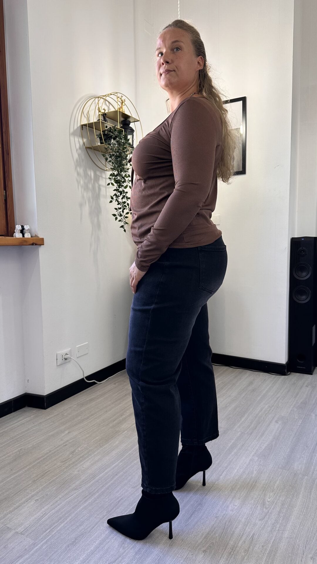 MAGLIETTA CON FIOCCO MARRONE