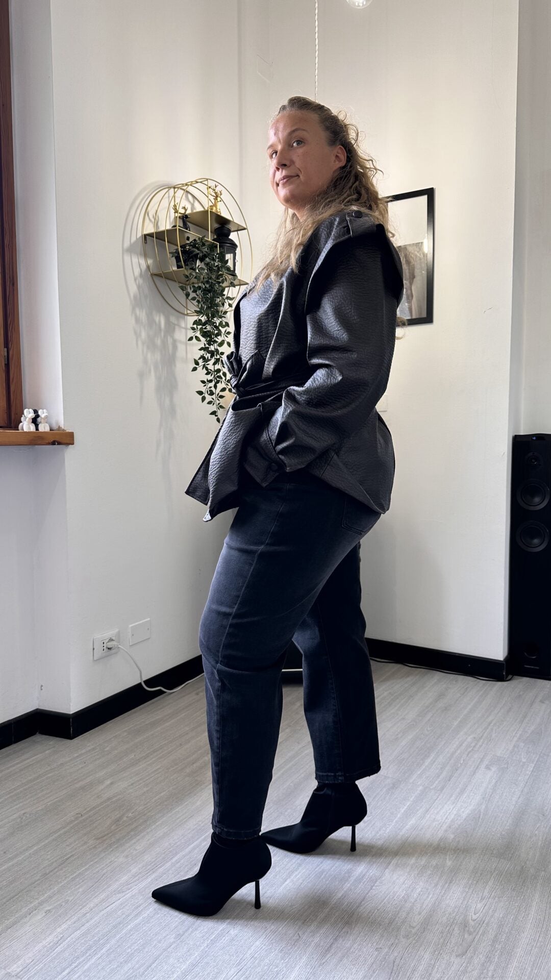 GIACCA IN ECOPELLE CON CINTURA MARRONE CURVY