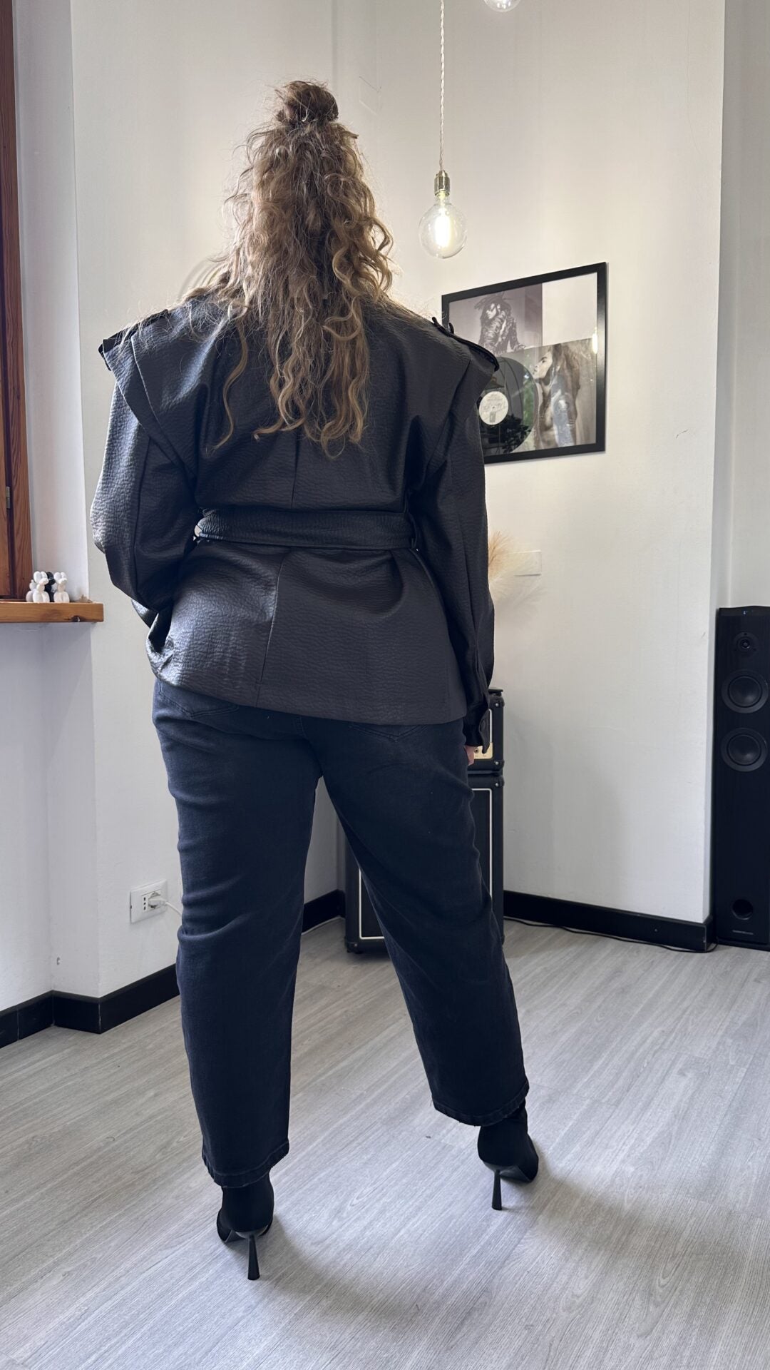 GIACCA IN ECOPELLE CON CINTURA MARRONE CURVY