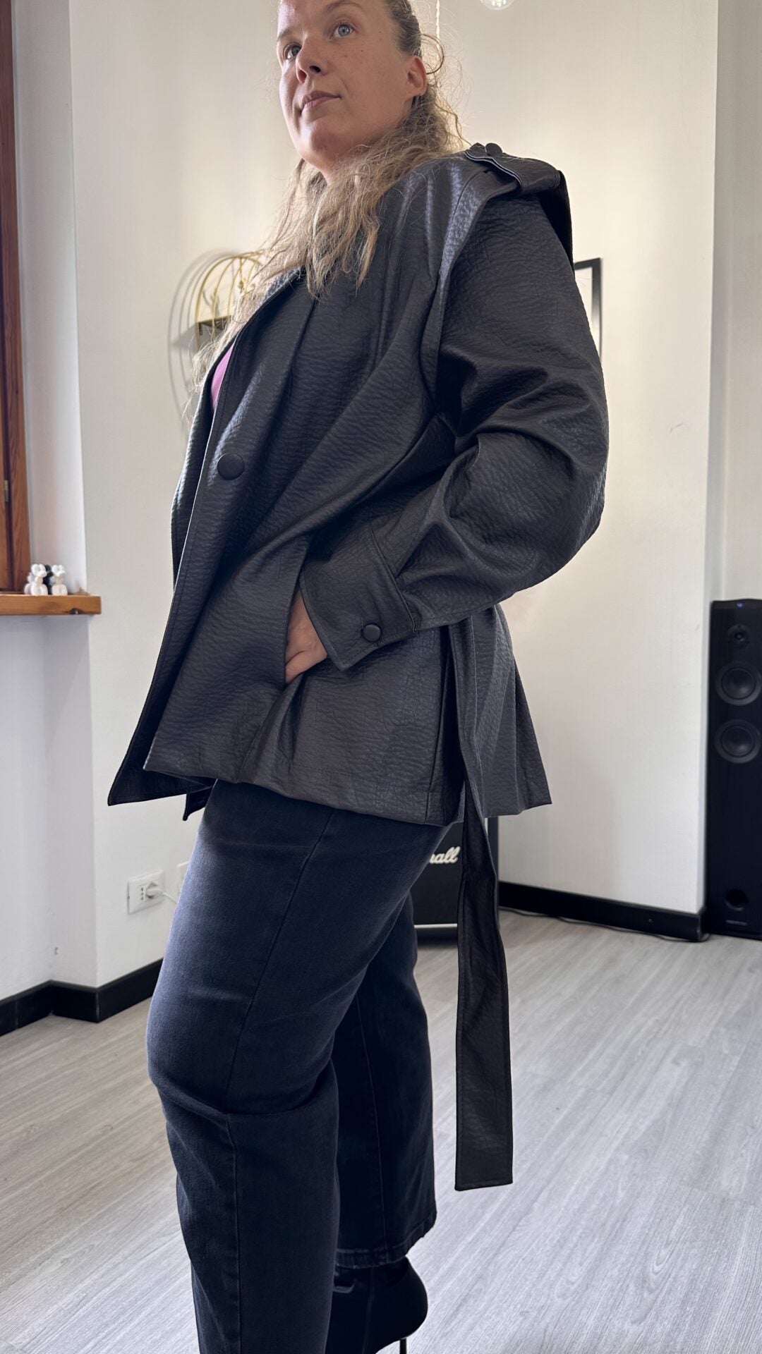 GIACCA IN ECOPELLE CON CINTURA MARRONE CURVY