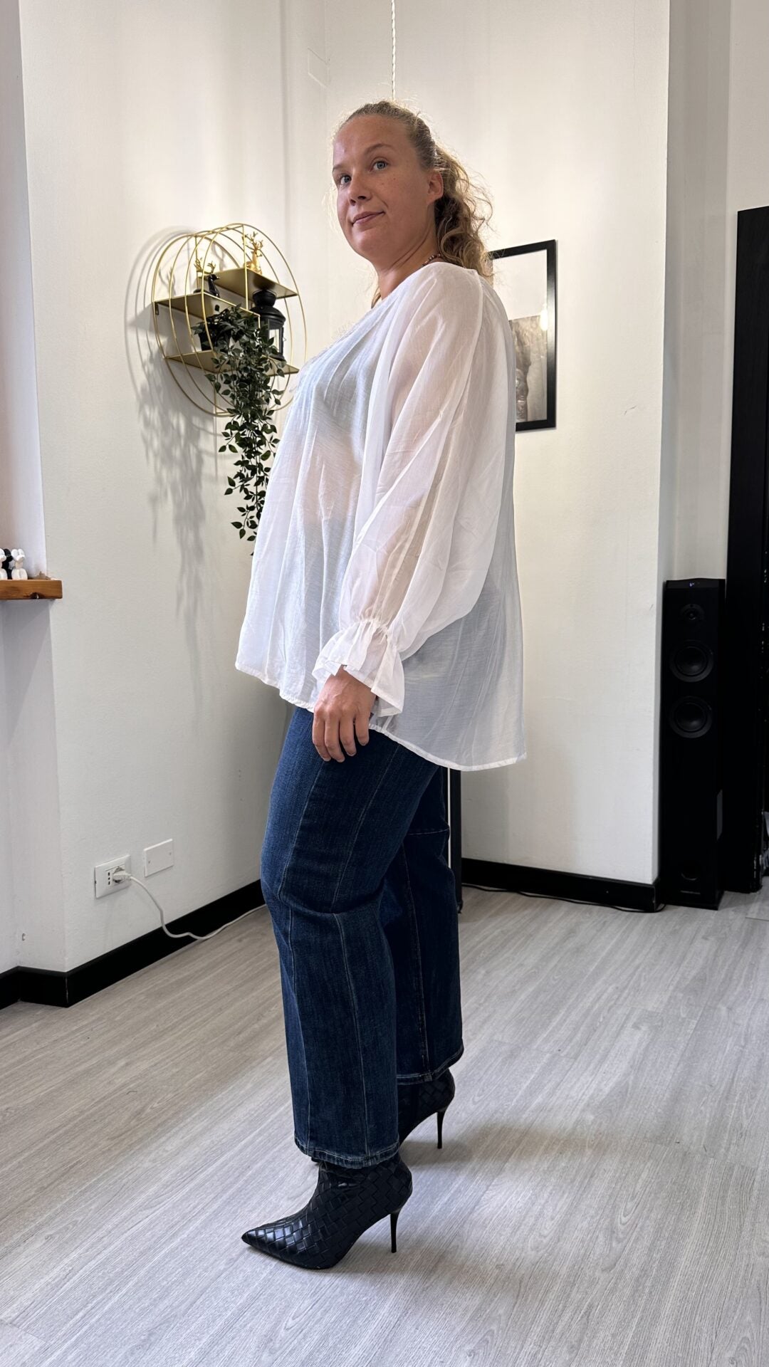 CAMICIA VELATA CON PIZZO E LACCETTI BIANCA