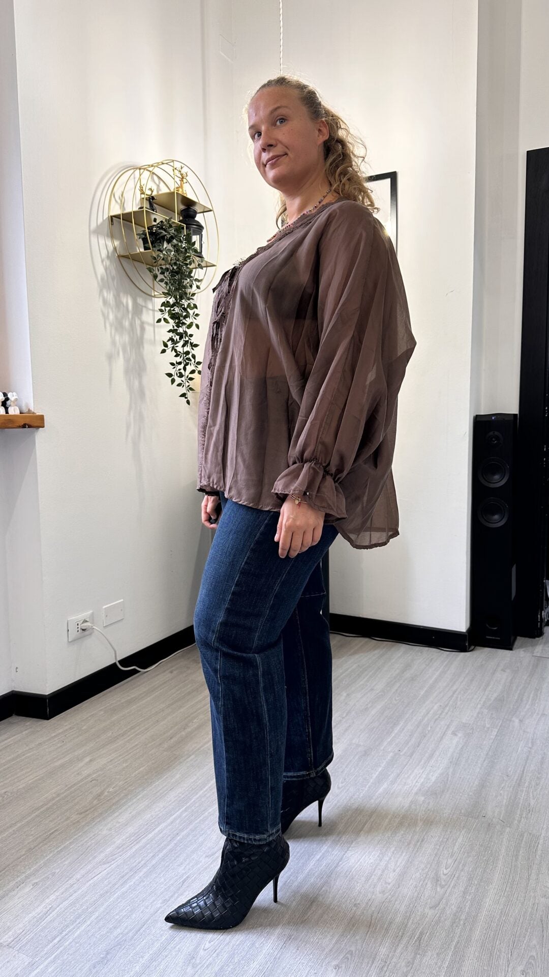 CAMICIA VELATA CON PIZZO E LACCETTI MARRONE