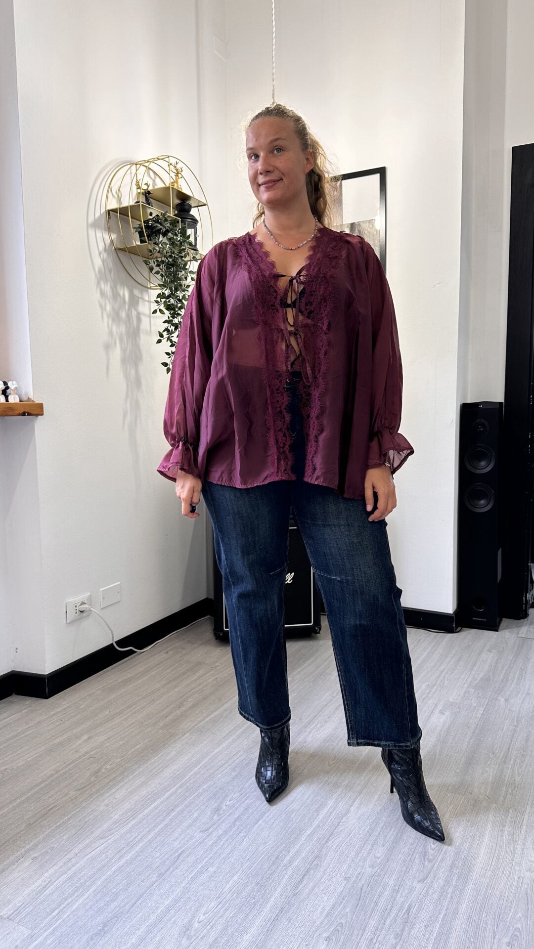 CAMICIA VELATA CON PIZZO E LACCETTI BORDEAUX
