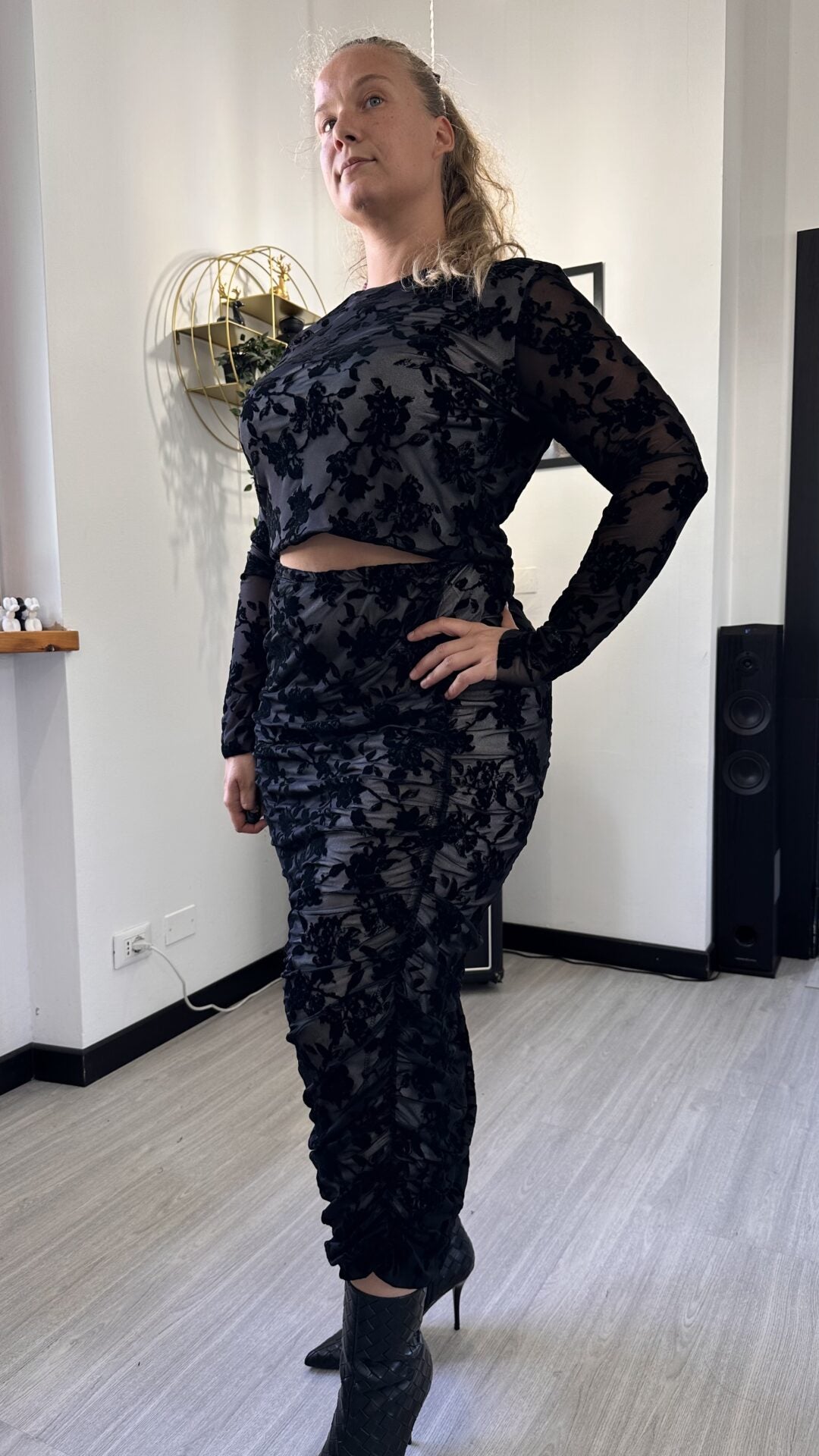 COORDINATO GLAM CON FIORI NERO