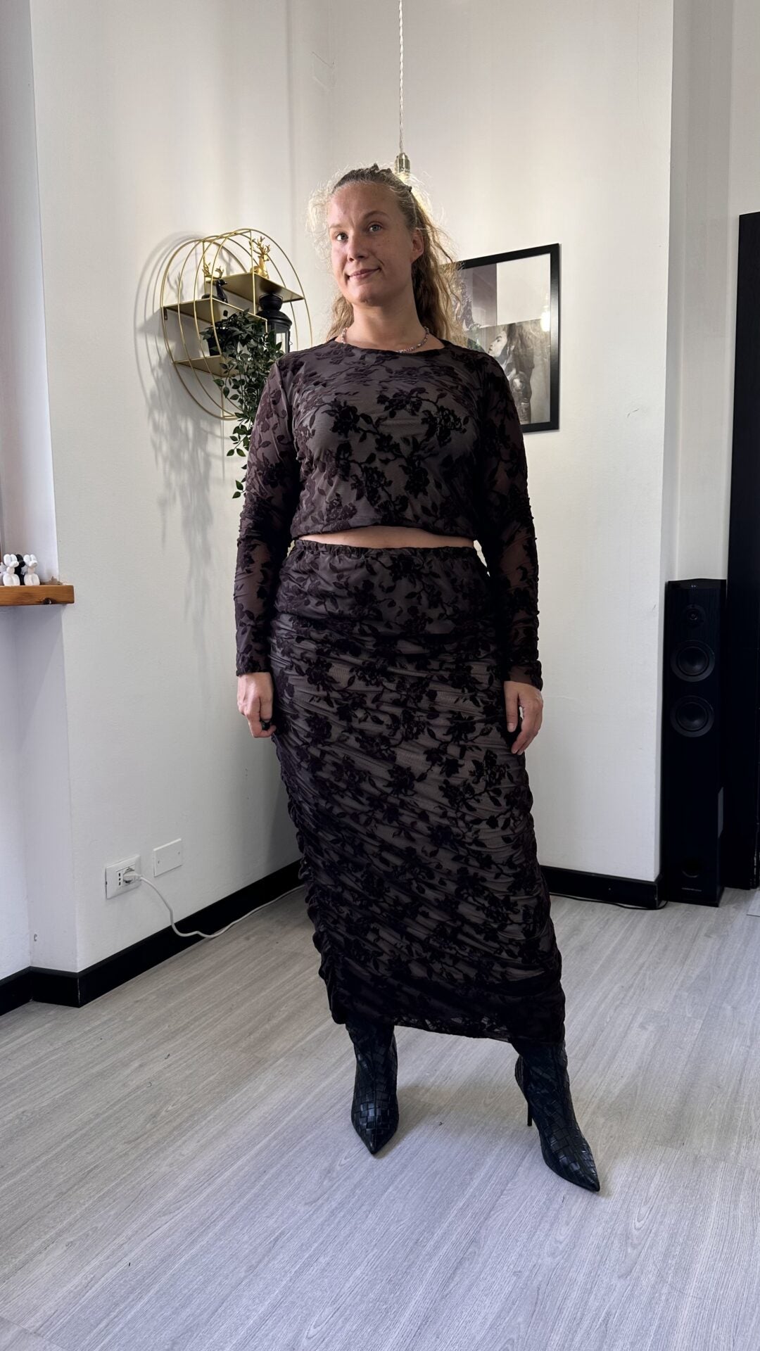 COORDINATO GLAM CON FIORI MARRONE