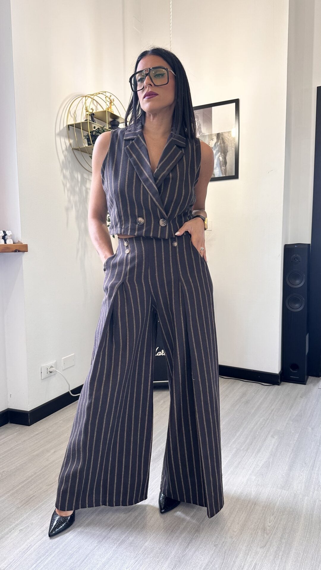 COORDINATO CON PANCIOTTO A RIGHE MARRONE