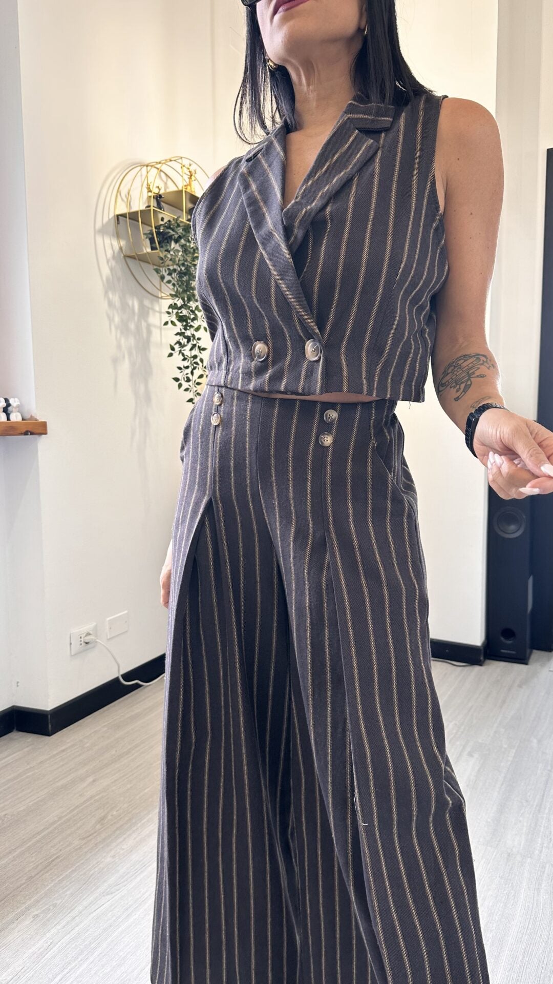 COORDINATO CON PANCIOTTO A RIGHE MARRONE