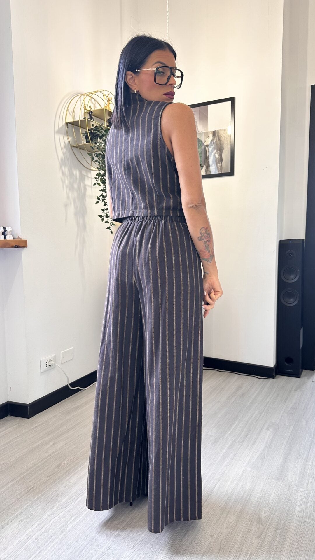 COORDINATO CON PANCIOTTO A RIGHE MARRONE