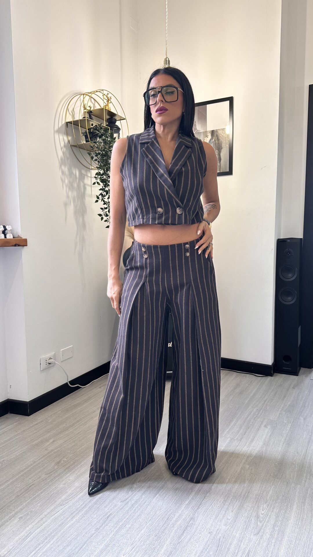 COORDINATO CON PANCIOTTO A RIGHE MARRONE