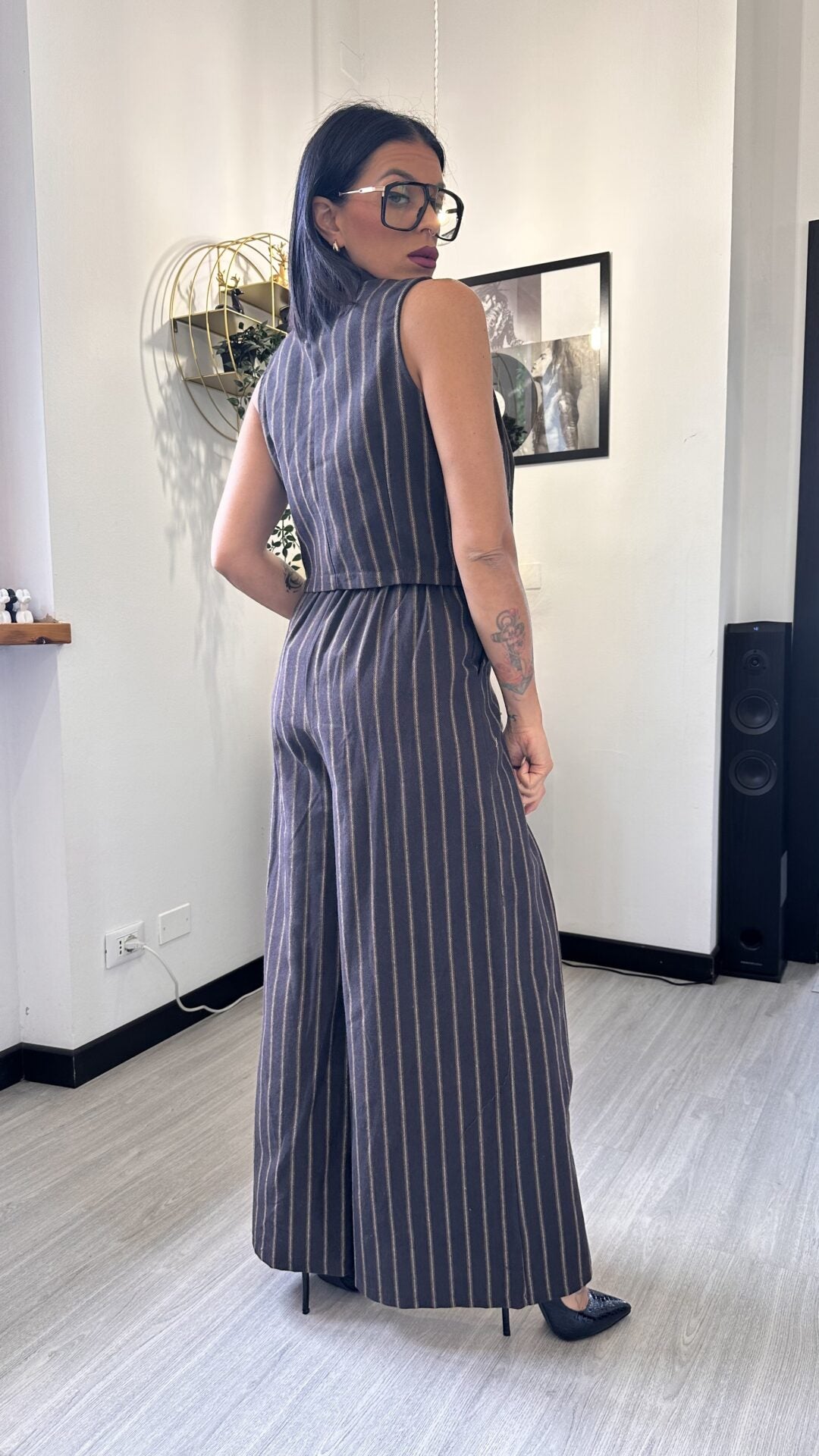 COORDINATO CON PANCIOTTO A RIGHE MARRONE