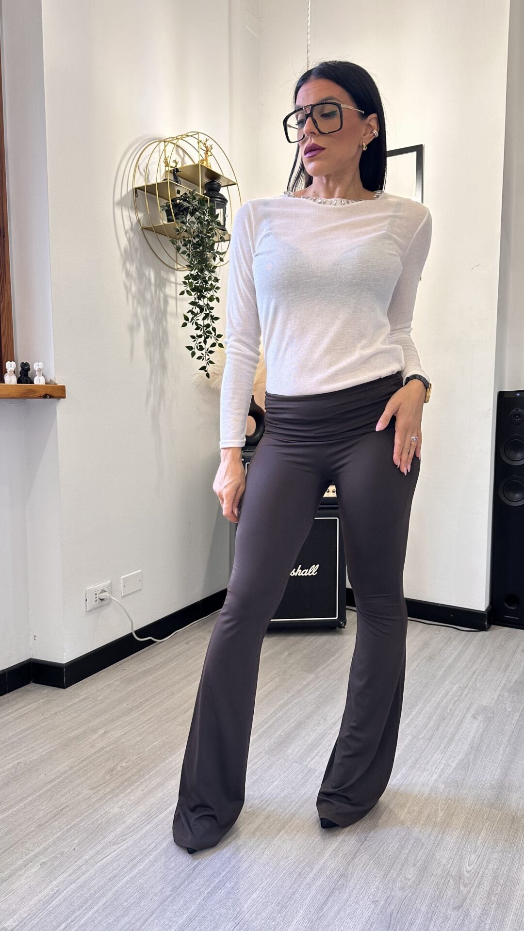 PANTALONE A ZAMPA CON RISVOLTO MARRONE