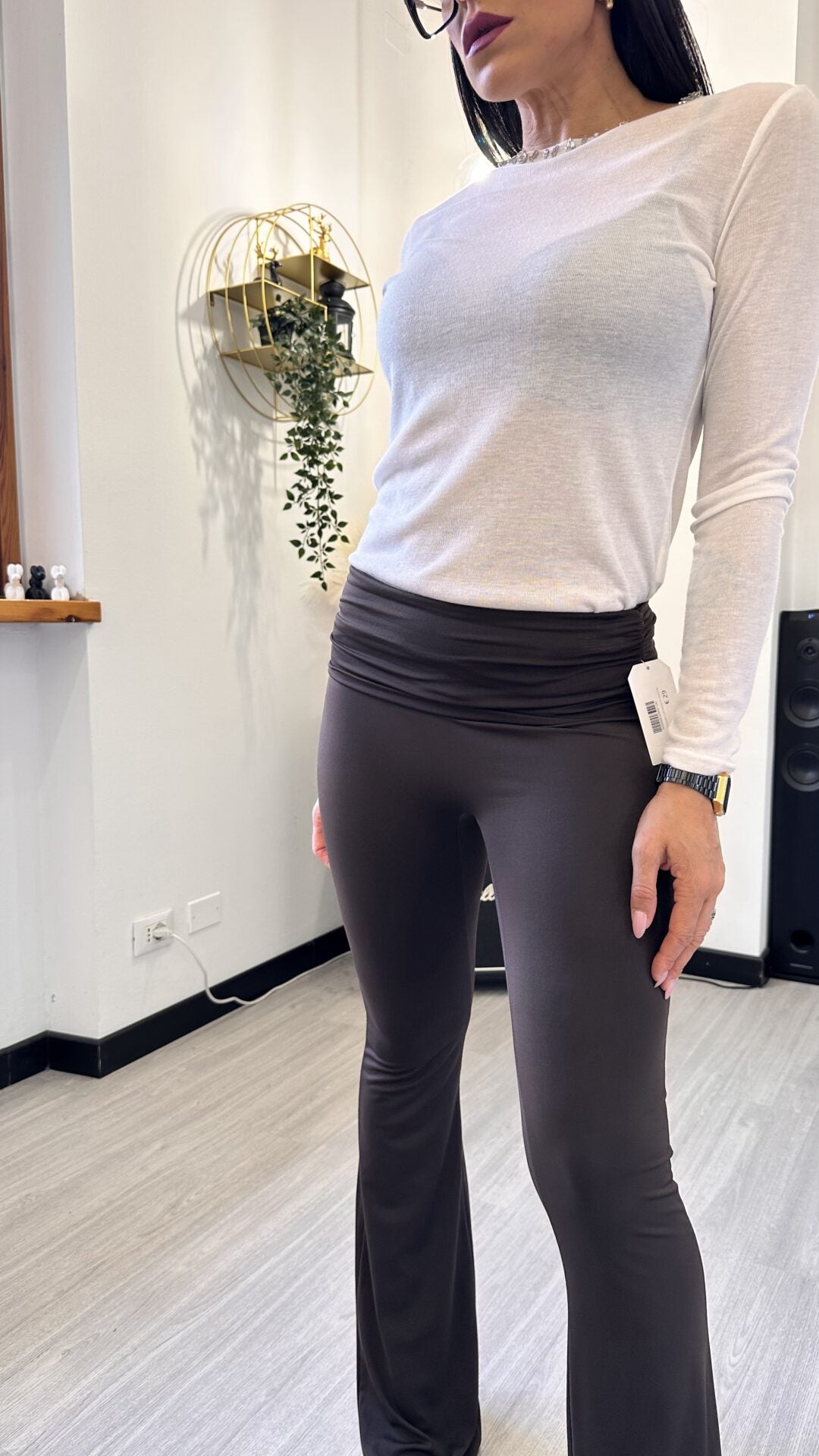 PANTALONE A ZAMPA CON RISVOLTO MARRONE