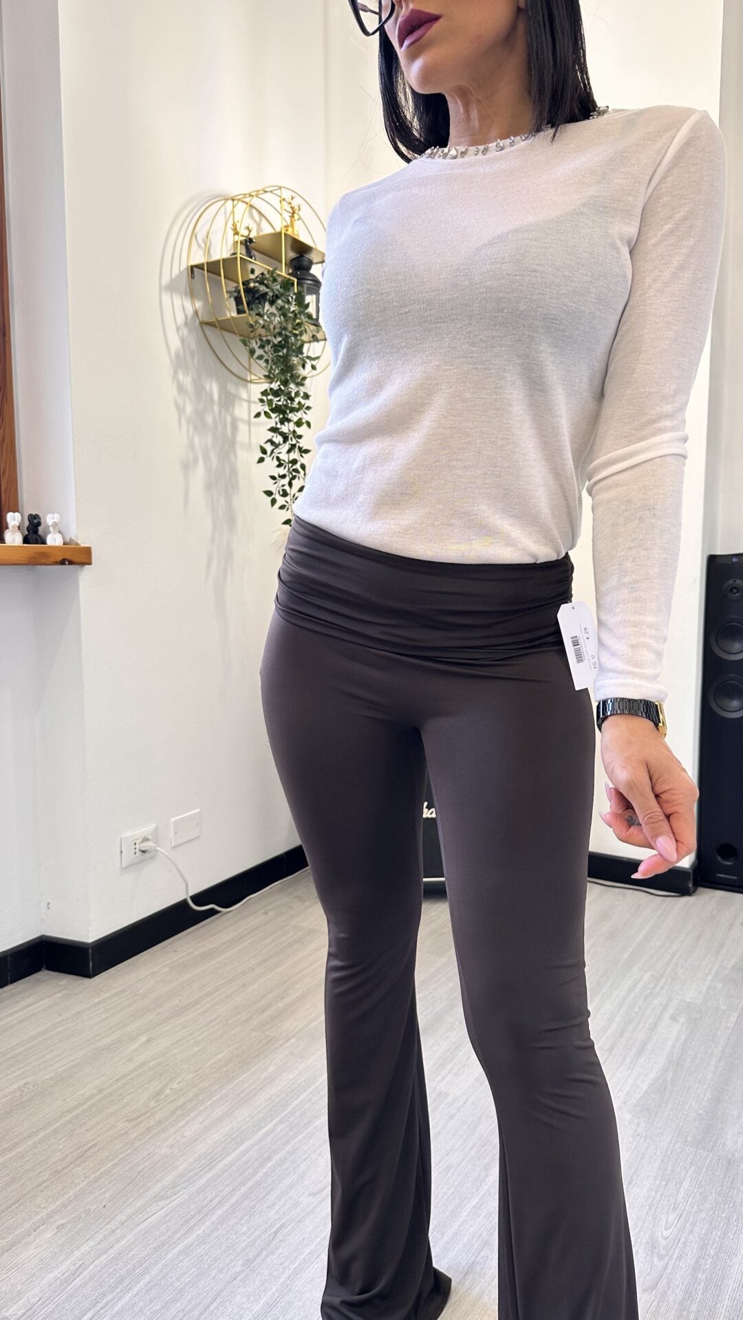 PANTALONE A ZAMPA CON RISVOLTO MARRONE