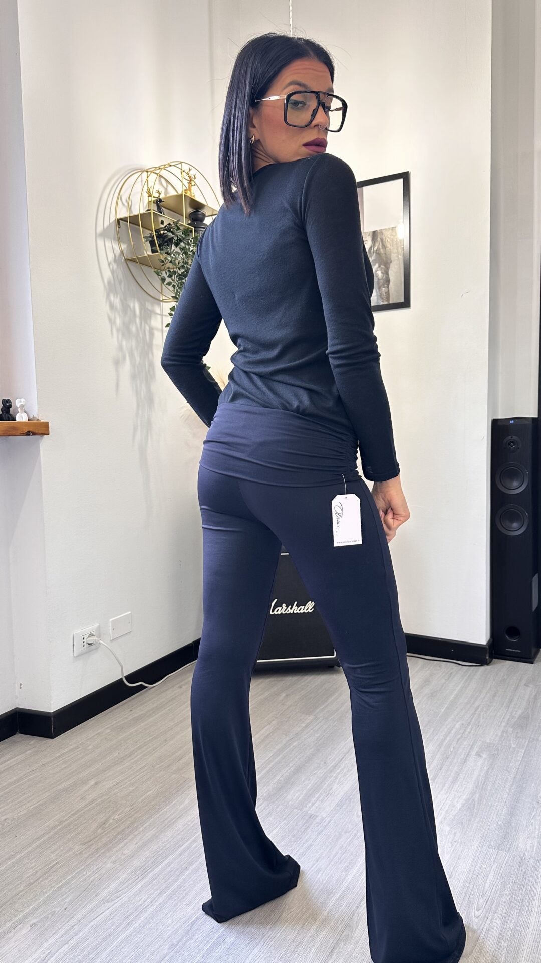 PANTALONE A ZAMPA CON RISVOLTO NERO