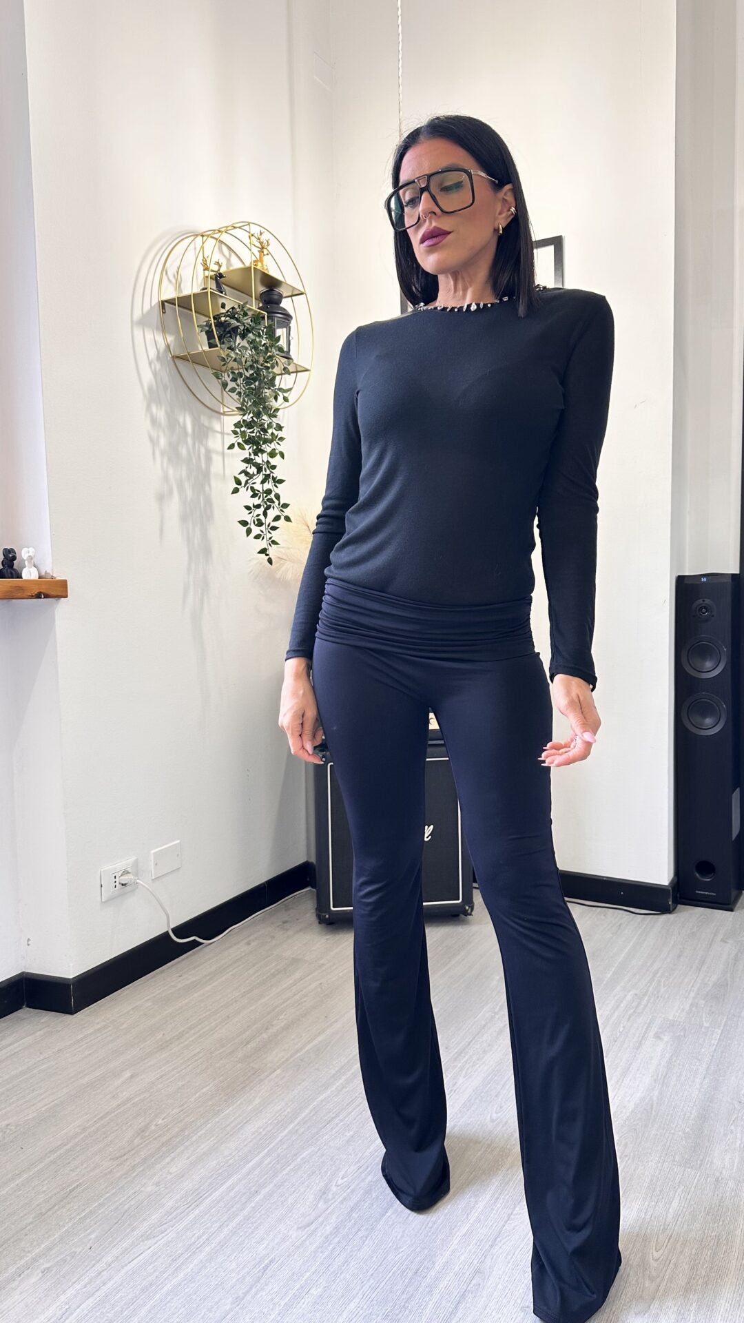 PANTALONE A ZAMPA CON RISVOLTO NERO