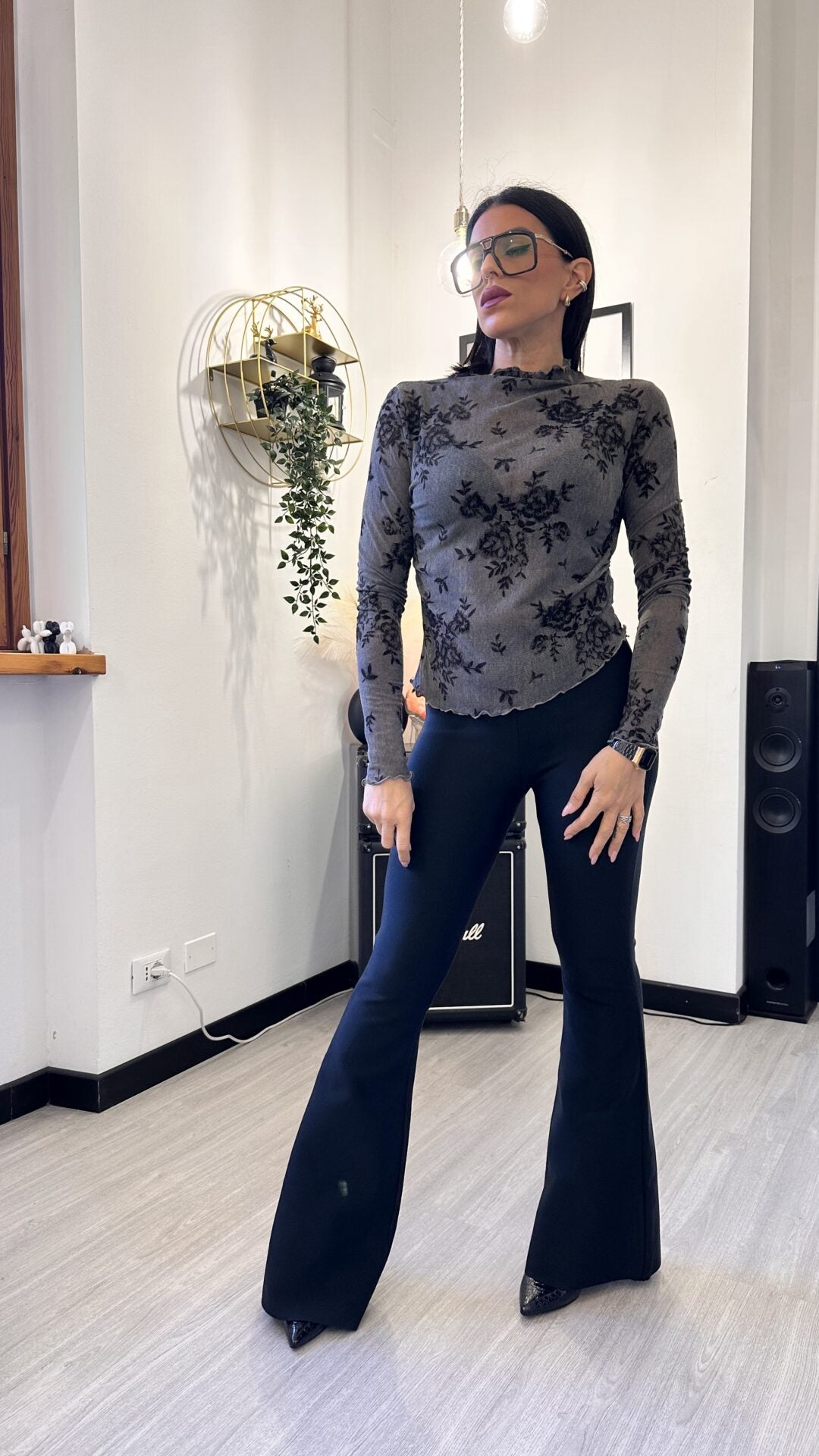 MAGLIETTA ASIMMETRICA CON FIORI TAUPE