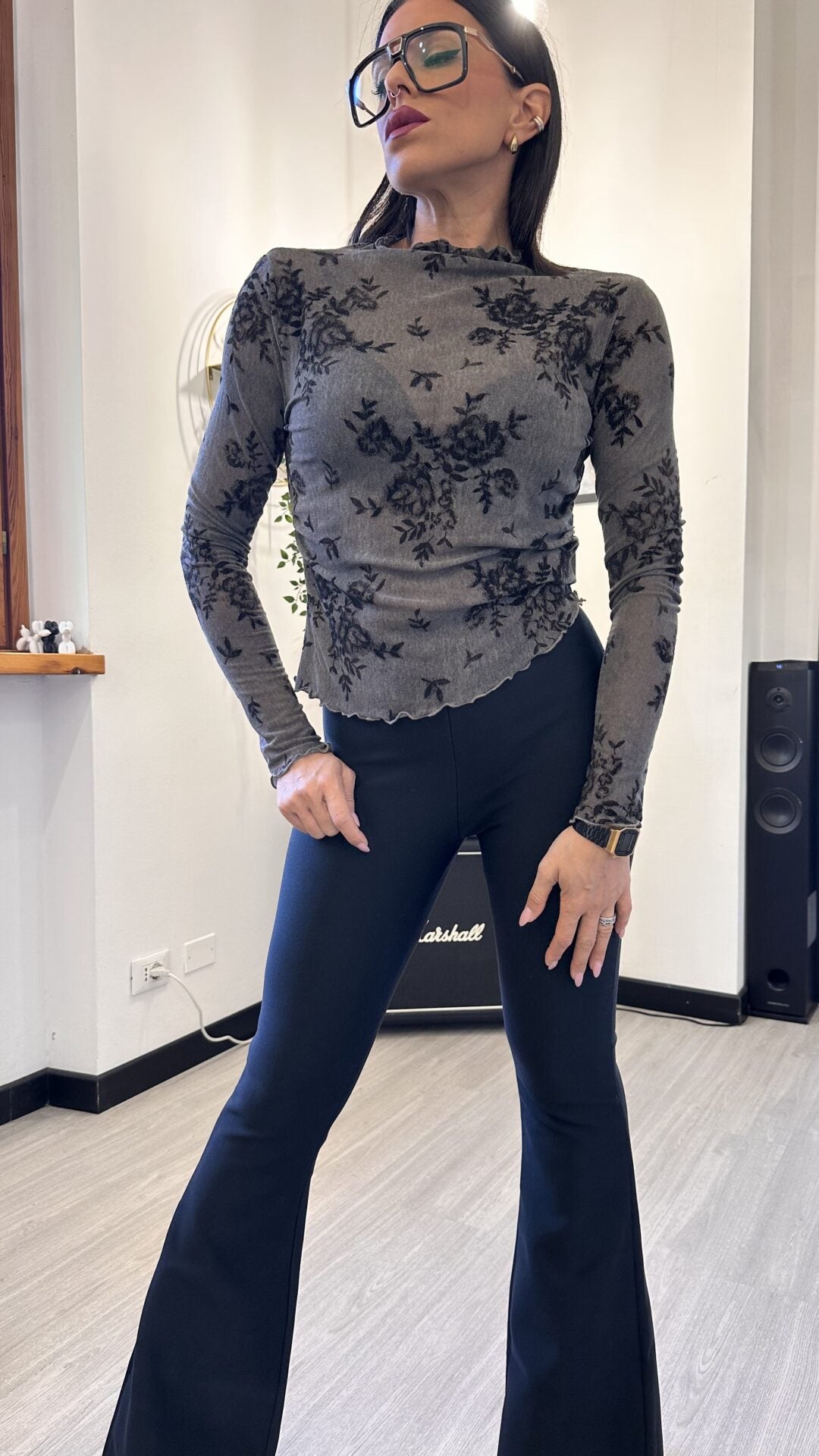 MAGLIETTA ASIMMETRICA CON FIORI TAUPE