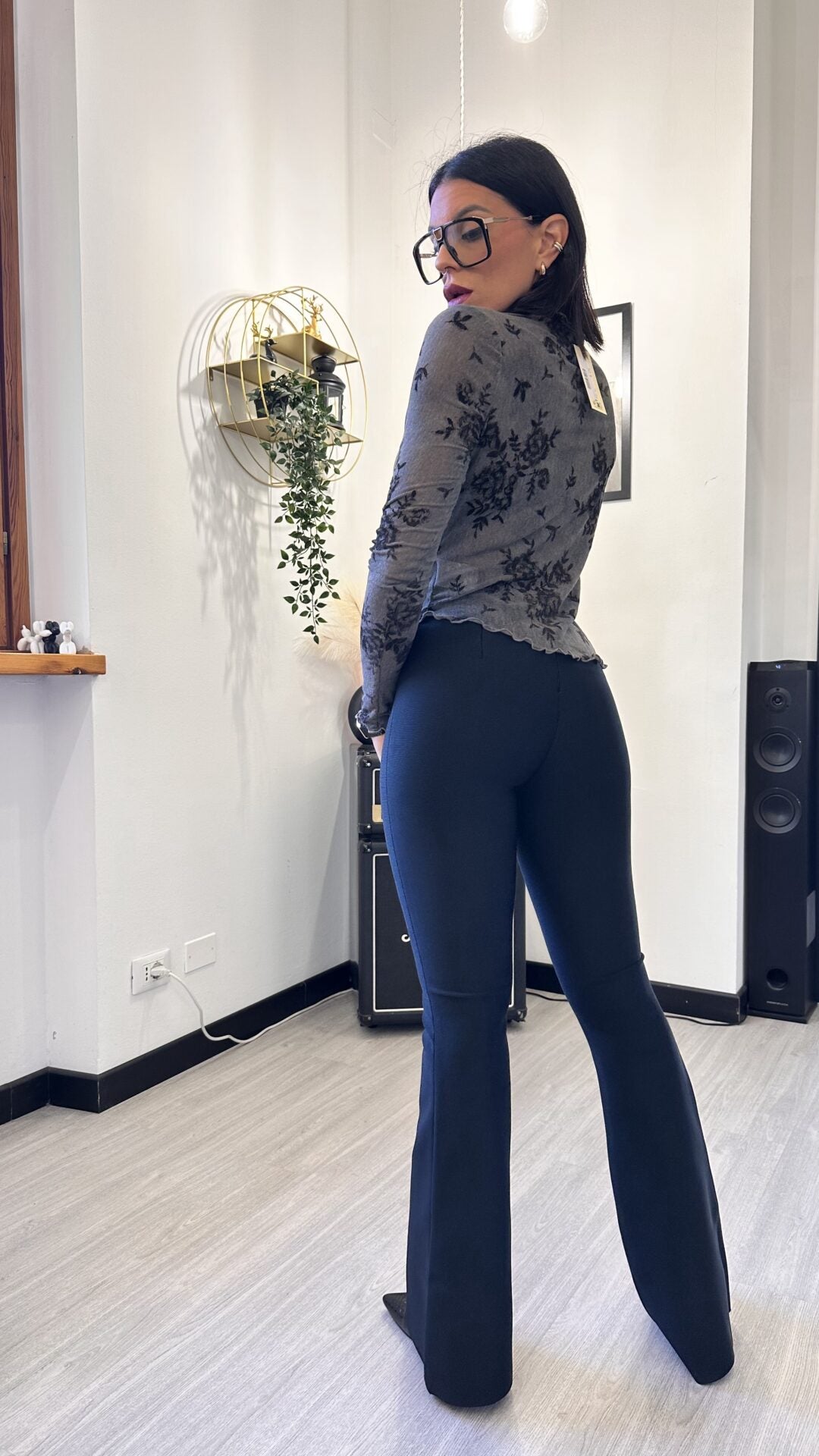 MAGLIETTA ASIMMETRICA CON FIORI TAUPE