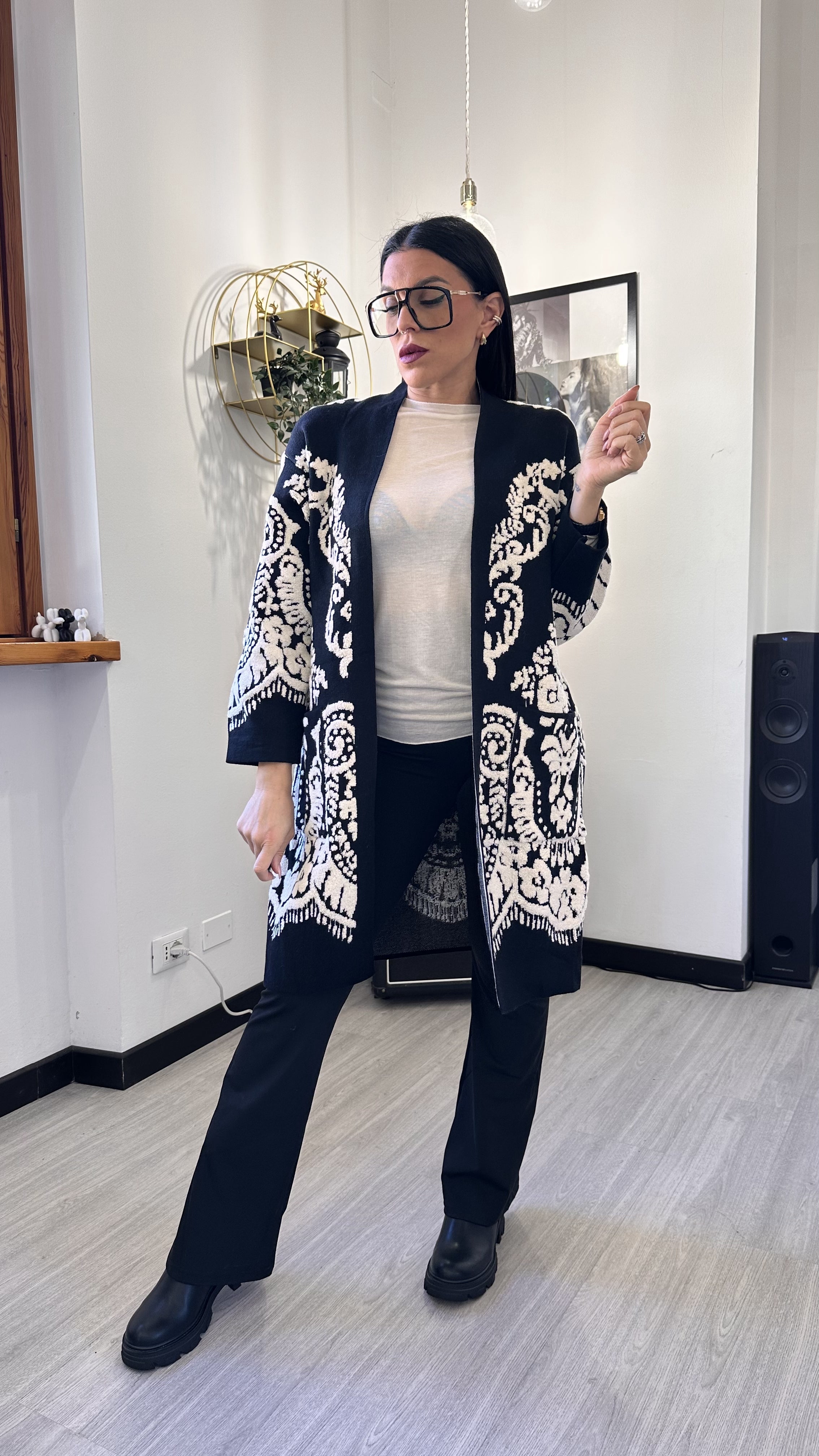 OUTFIT DOPPIO STILE BIANCO E NERO