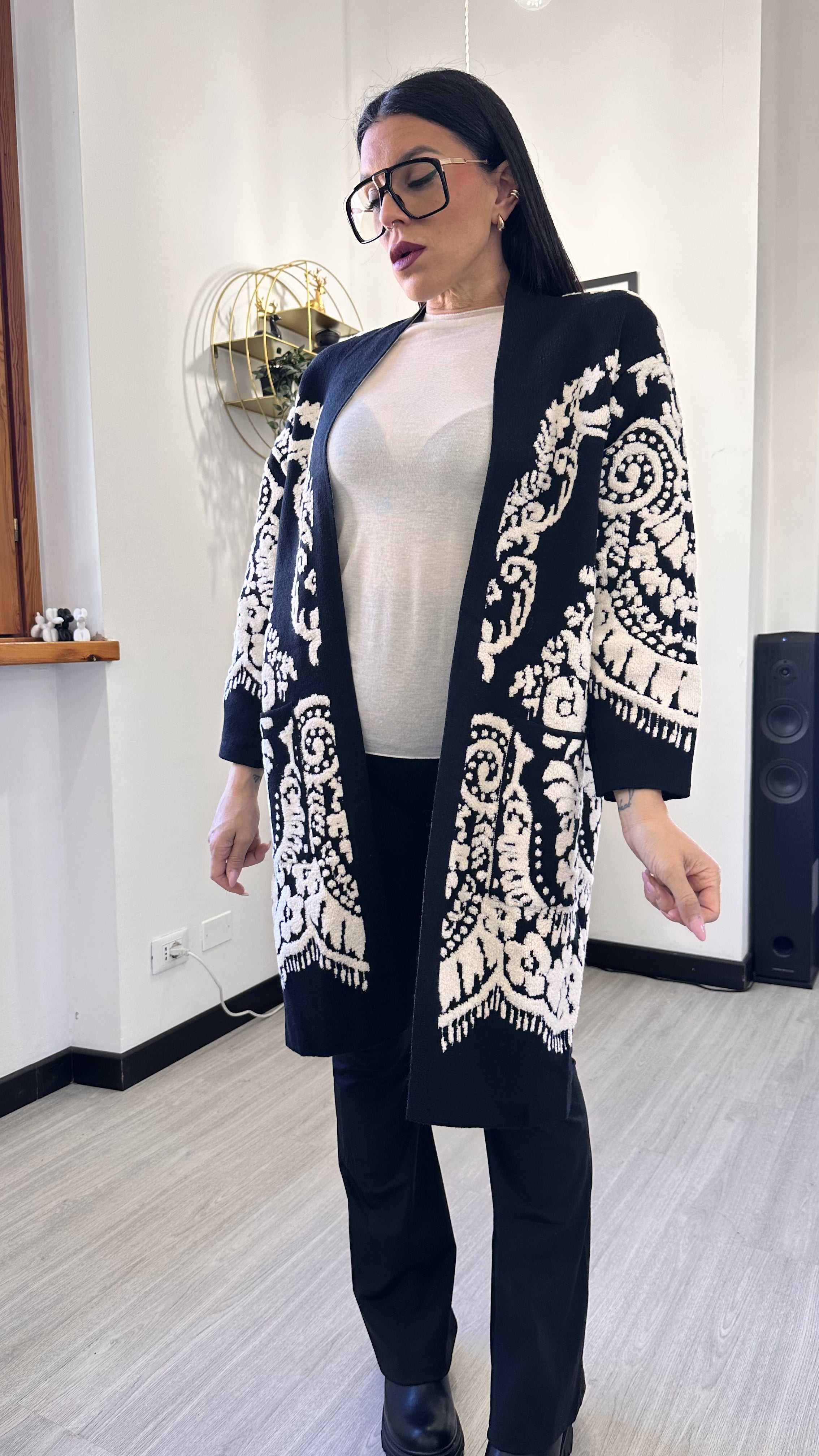 OUTFIT DOPPIO STILE BIANCO E NERO