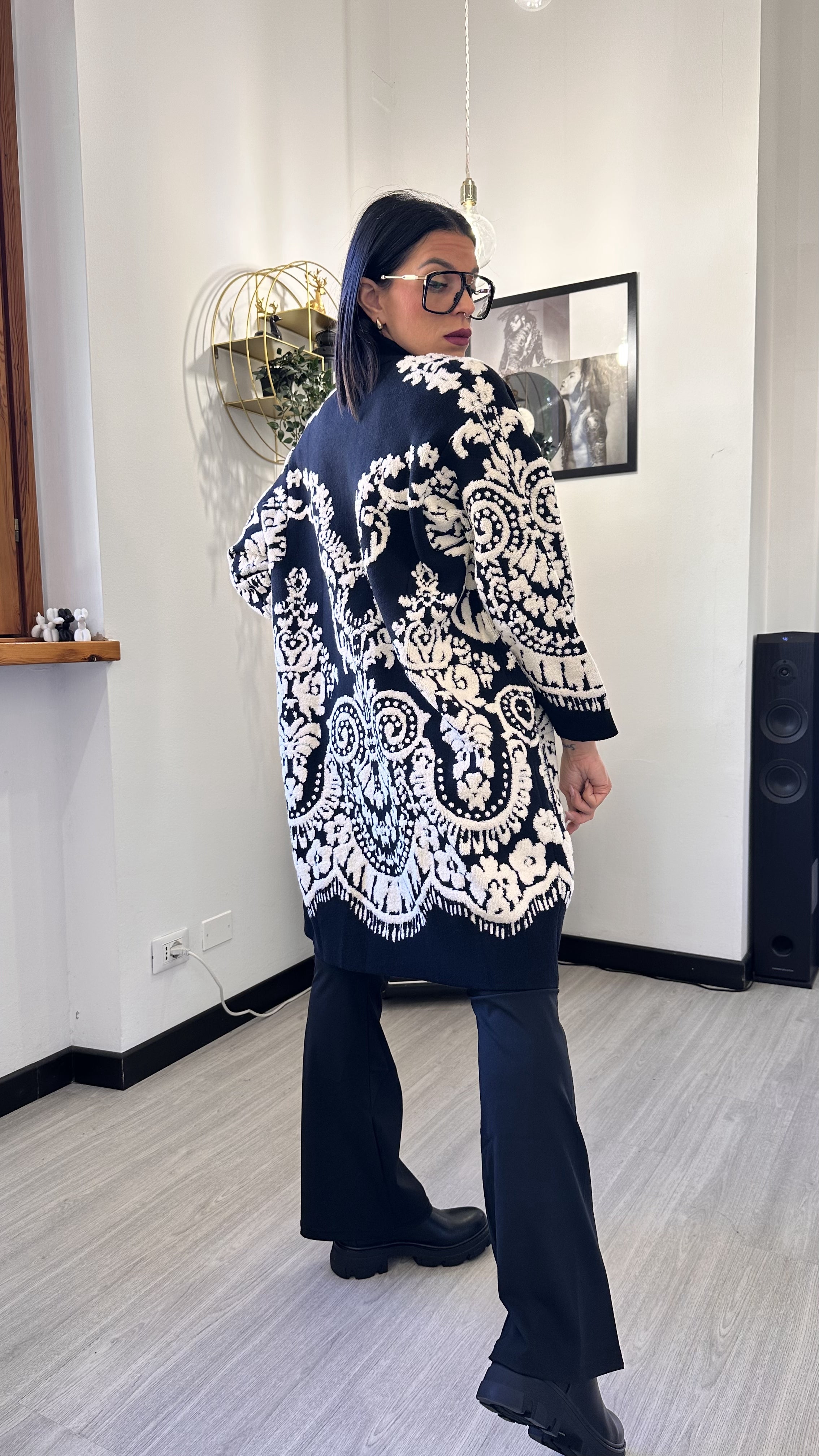 OUTFIT DOPPIO STILE BIANCO E NERO