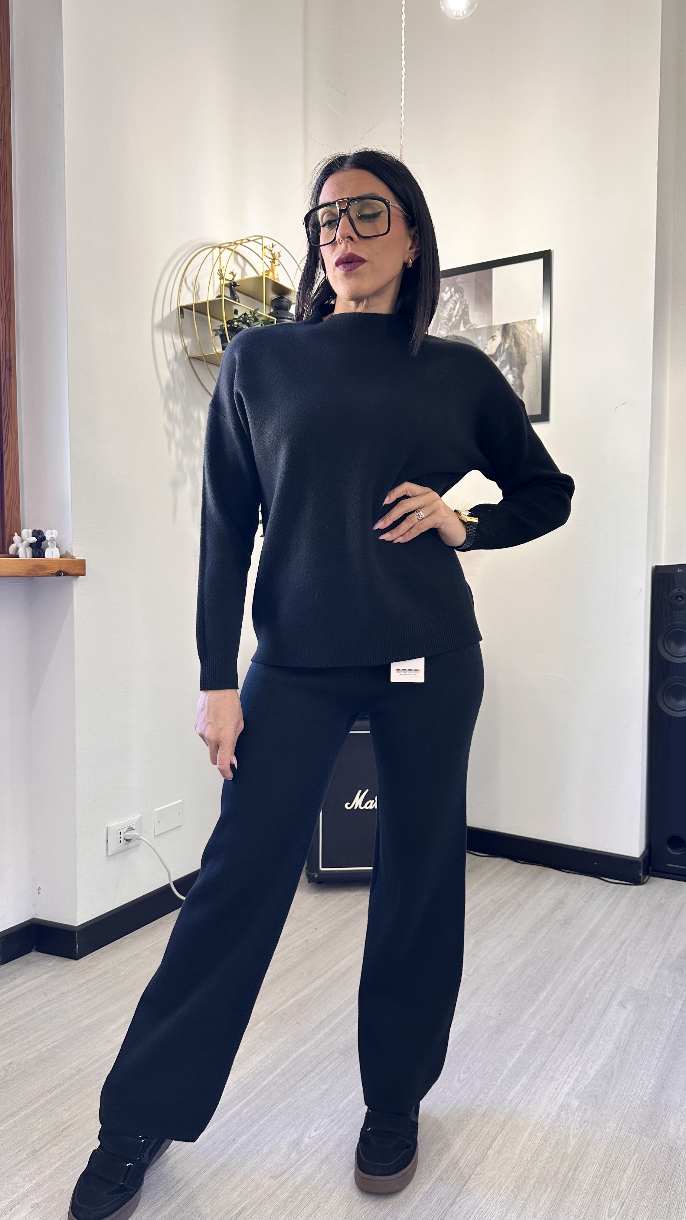 TUTA IN MAGLINA NERA