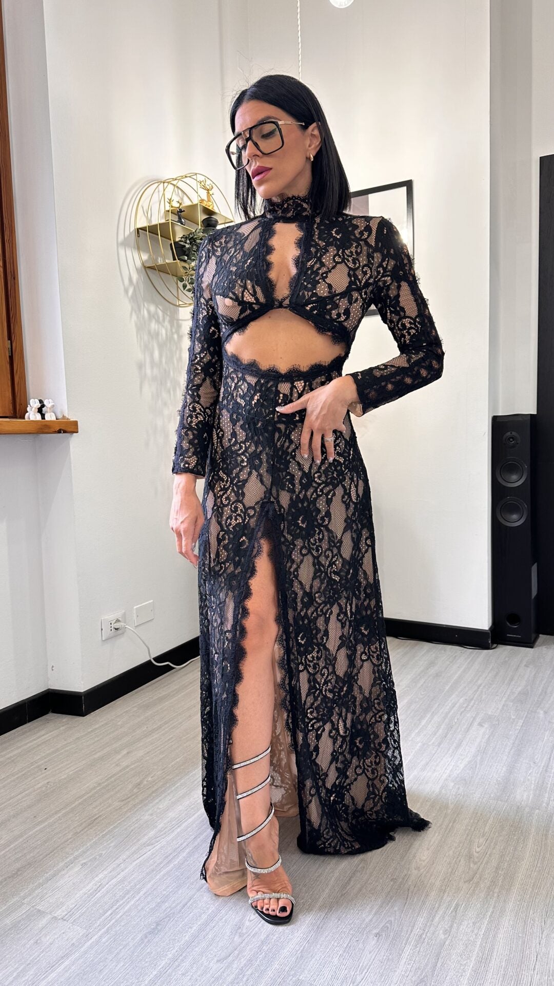 ABITO SILHOUETTE IN PIZZO NERO