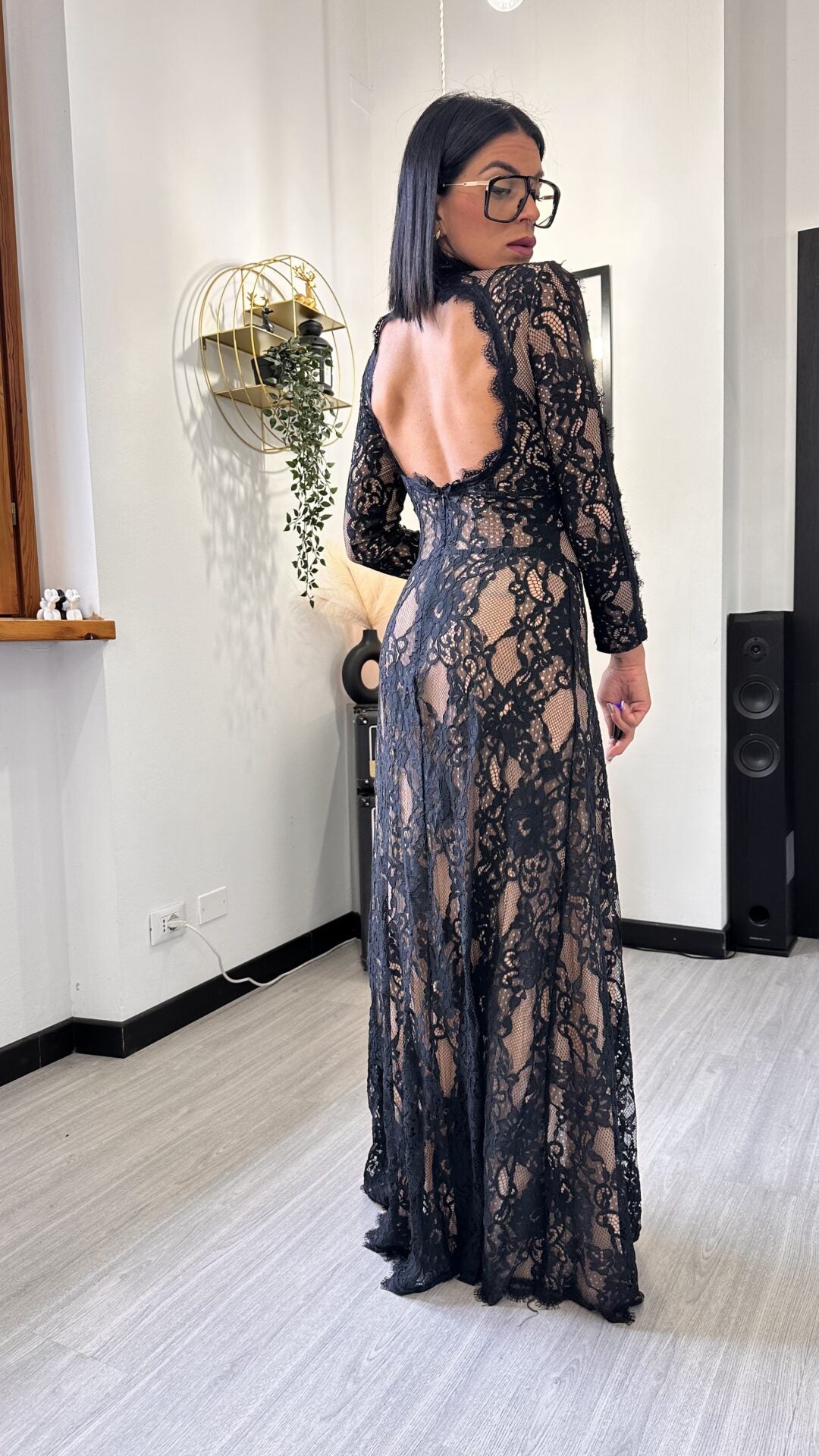 ABITO SILHOUETTE IN PIZZO NERO