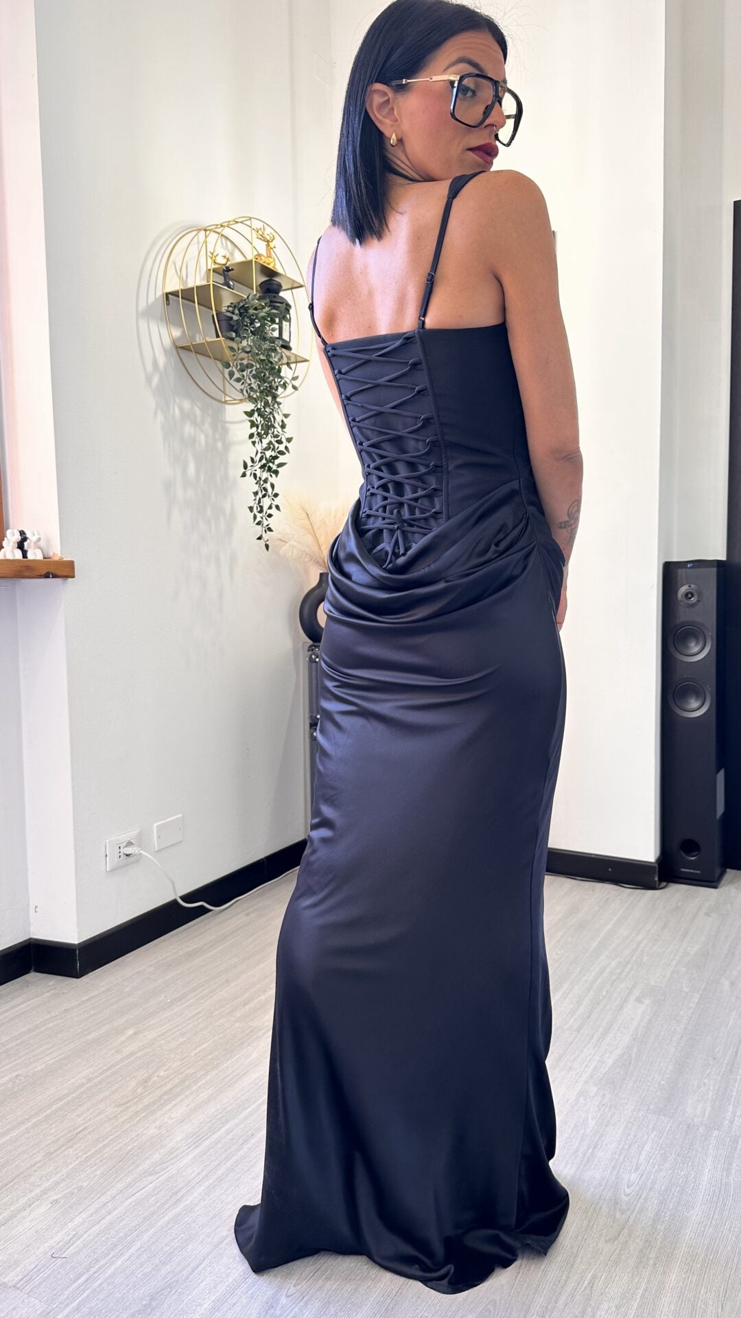 ABITO GONNA IN RASO NERO (M)