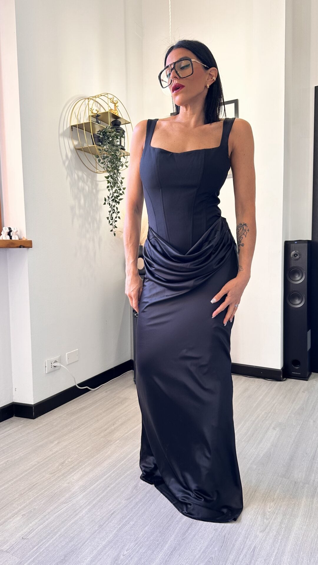 ABITO GONNA IN RASO NERO