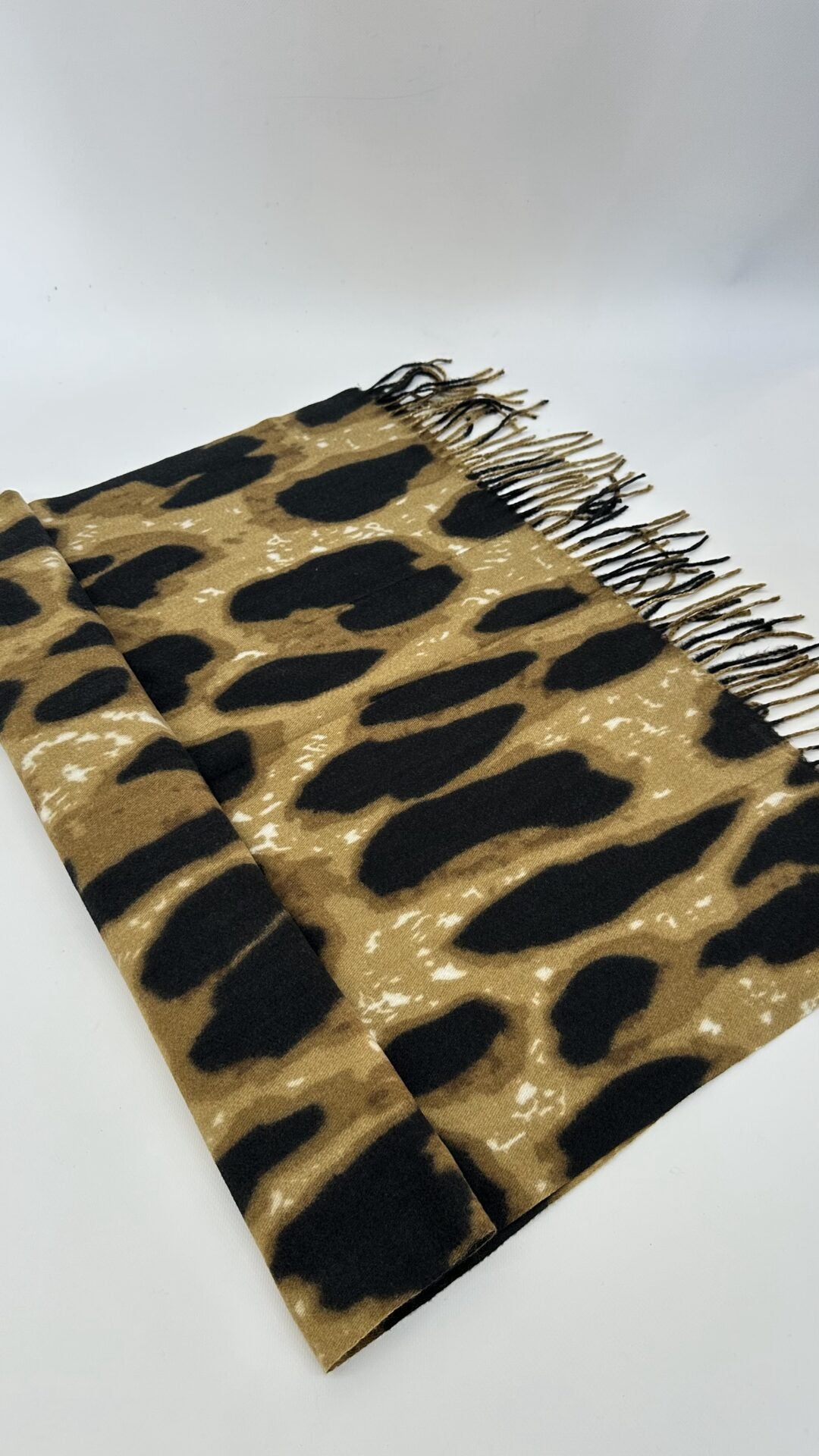 SCIARPA LEOPARDATA CON FRANGE