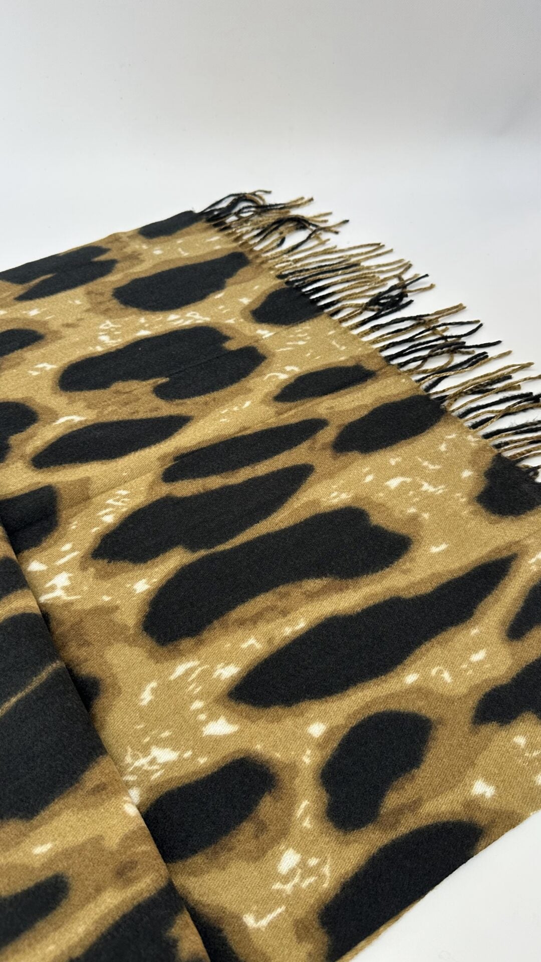 SCIARPA LEOPARDATA CON FRANGE