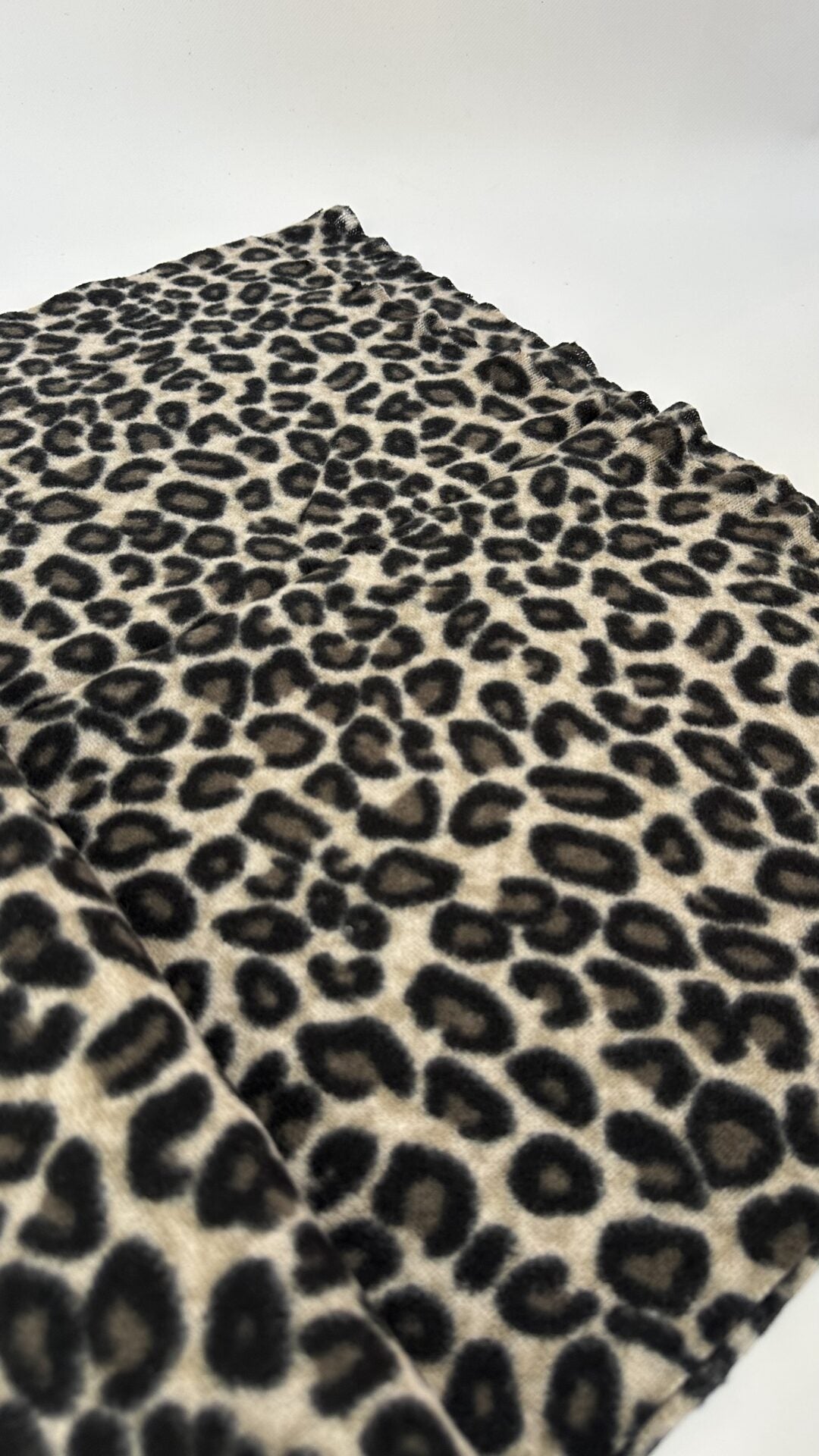 SCIARPA LEOPARDATA TAGLIO VIVO